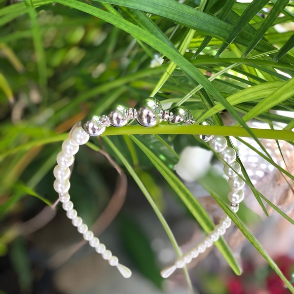 Classic White Pearl Headband - Picture 3 of 4